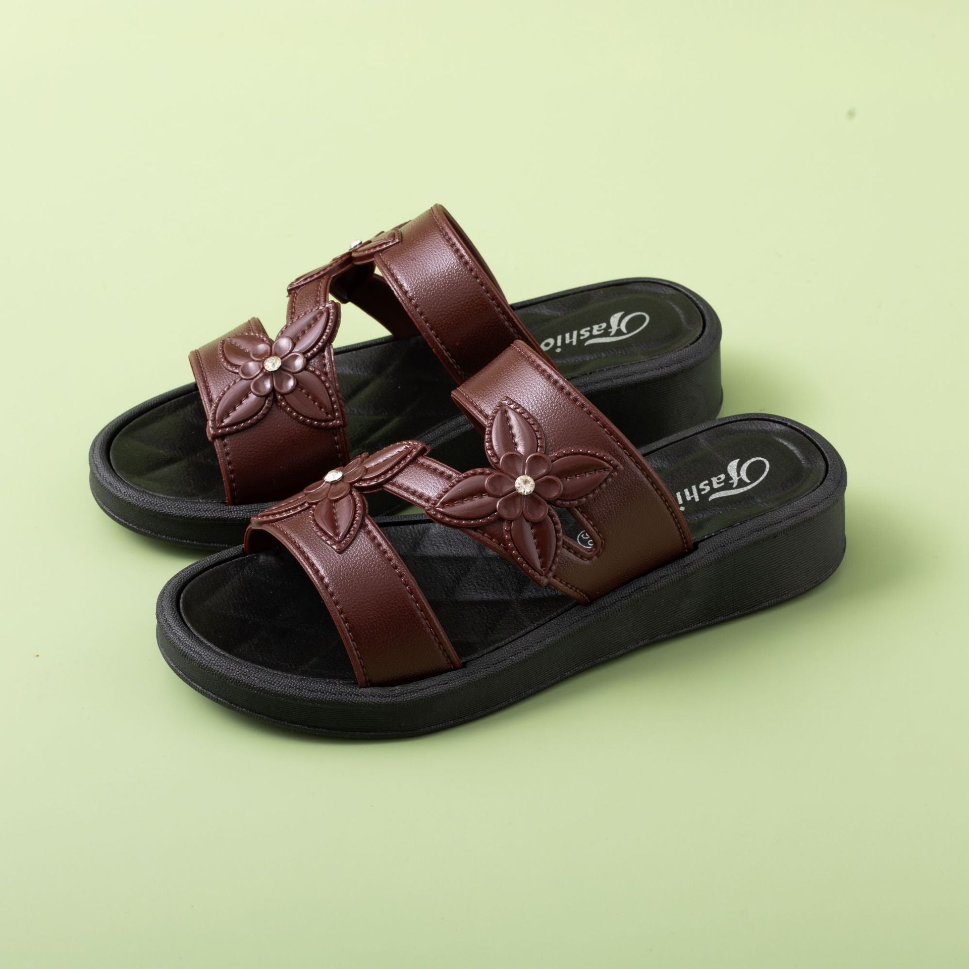 Casual Non Slip Thick Soled Slippers With A Comfortable Outdoor Atmosphere