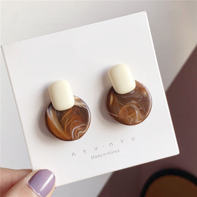 Premium brown resin round earrings