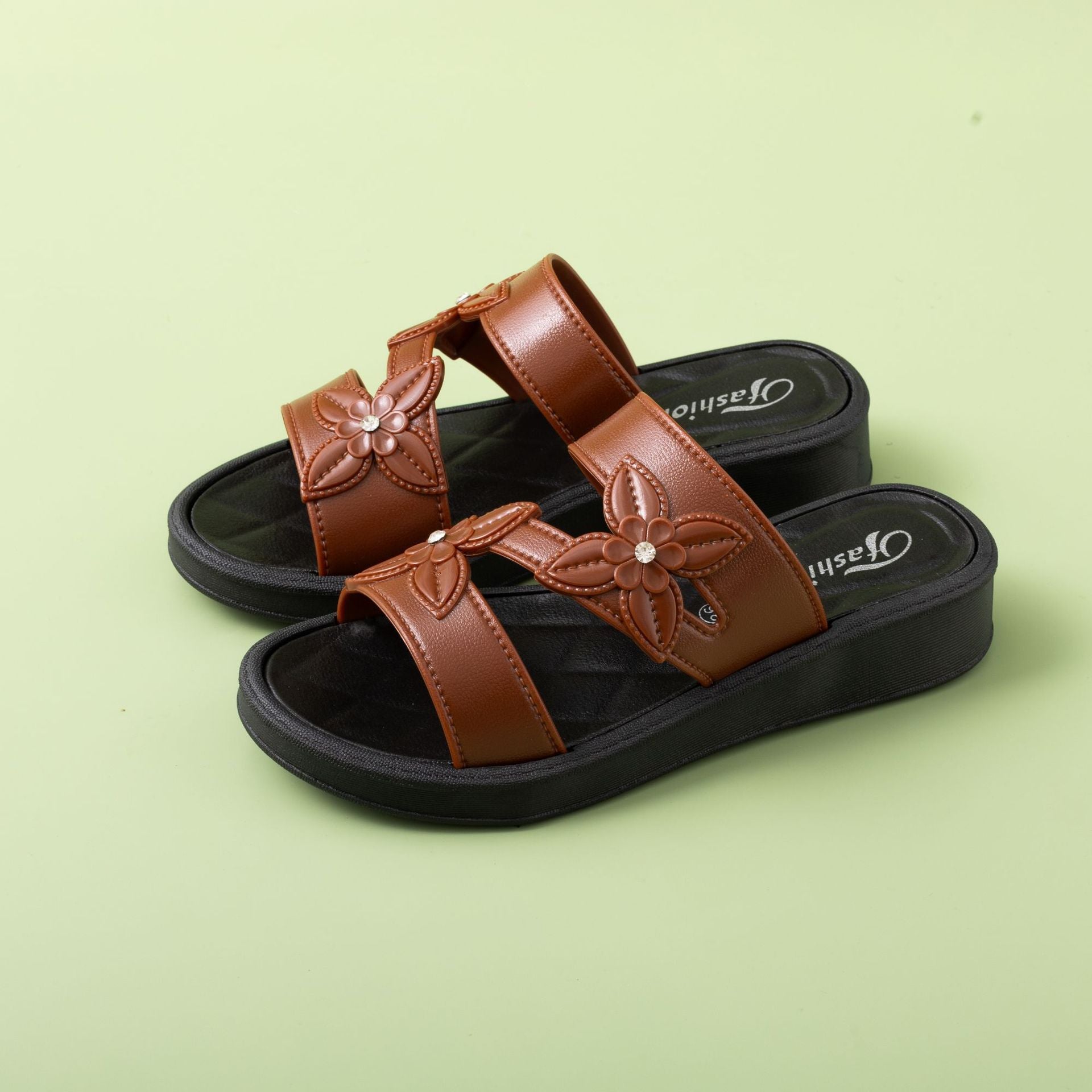 Casual Non Slip Thick Soled Slippers With A Comfortable Outdoor Atmosphere